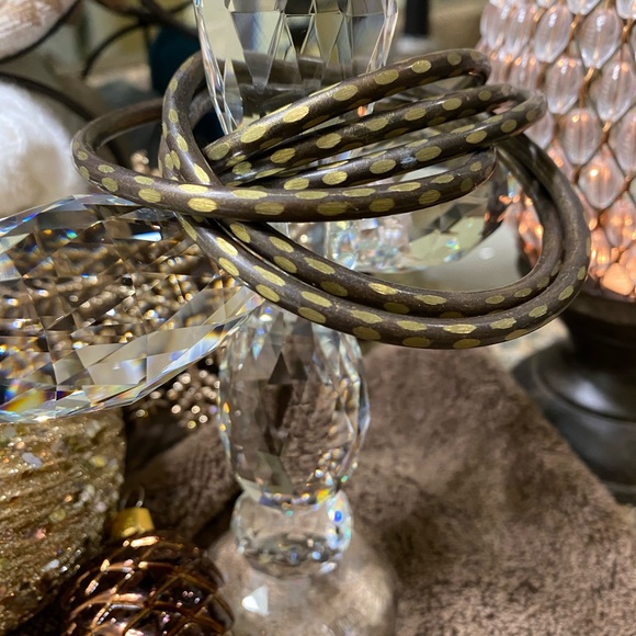 🐝 2/$10 Two beautiful brass bracelets - Picture 5 of 5